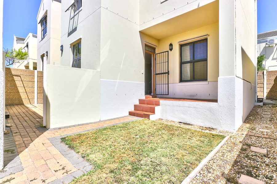 To Let 3 Bedroom Property for Rent in Royal Ascot Western Cape